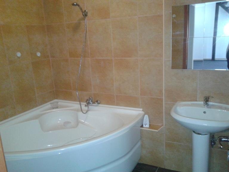 Piata Iancului, metrou, vila P+1E+M cu 5 camere, 3 bai